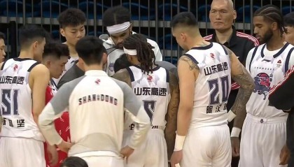 乐鱼体育官方入口-山东男篮不敌广州，克里斯22+16末节自爆，徐昕17+10郭艾伦伤退