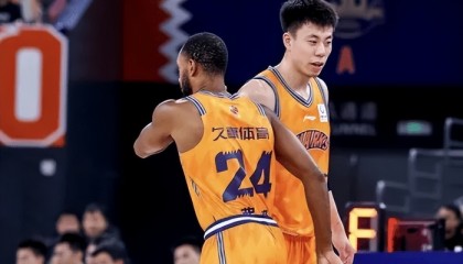 场均14.6分钟得11分！赛季初就被质疑，第4外援今成上海冲冠关键
